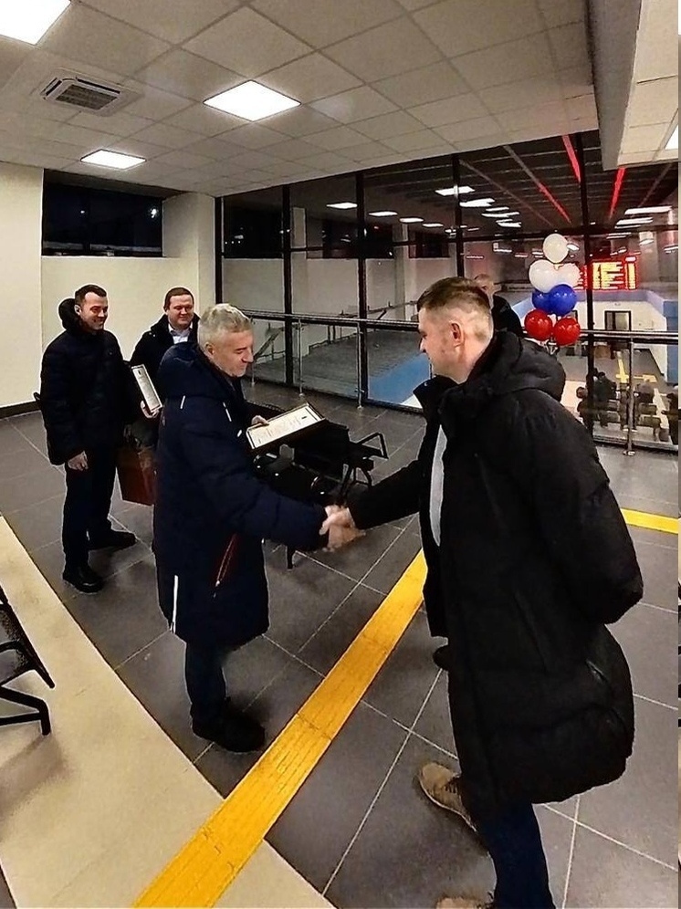 Глава Карелии пожал руки местным строителям за труд, который не осилили москвичи