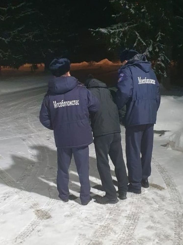 В Шатуре спасатели не дали замерзнуть мужчине