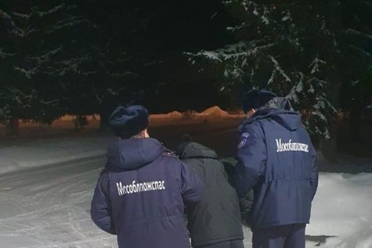 В Шатуре спасатели не дали замерзнуть мужчине