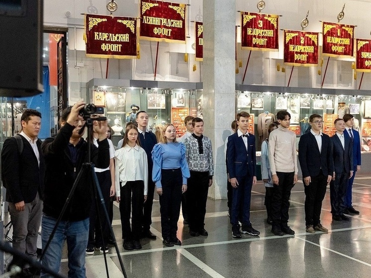 Торжественная церемония вручения паспортов детям из Запорожья прошла в Москве
