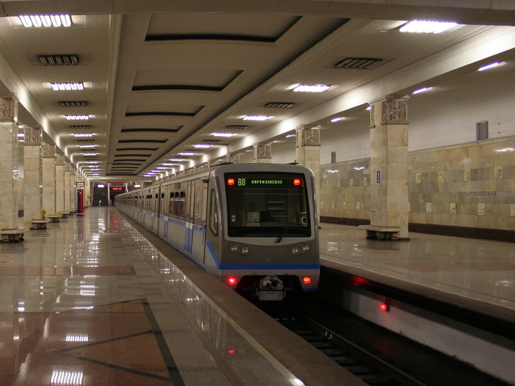 Движение на синей ветке метро Москвы восстановили - МК