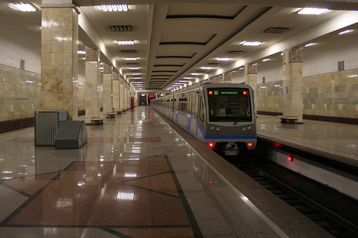 Движение на синей ветке метро Москвы восстановили