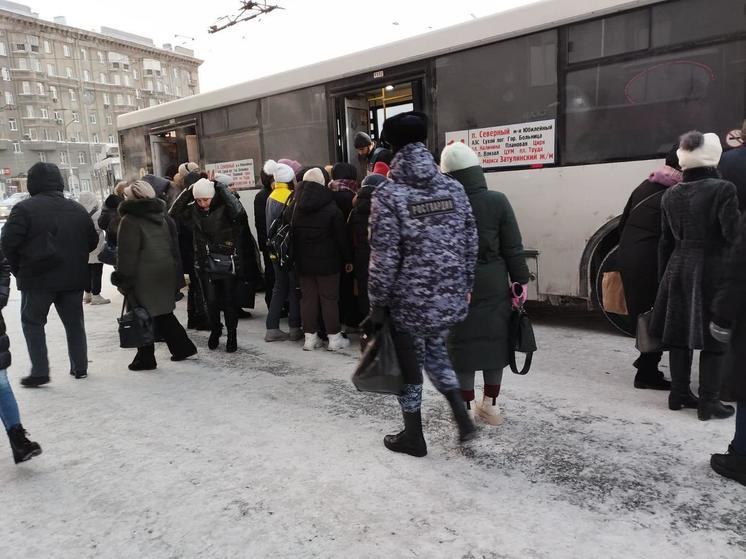 Жители Новосибирска пожаловались на холодные автобусы