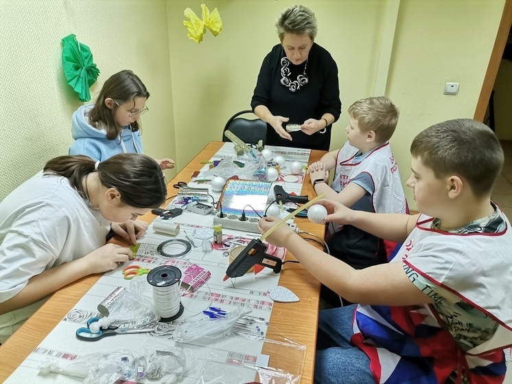 Молодежь Серпухова приготовила подарки для защитников Отечества