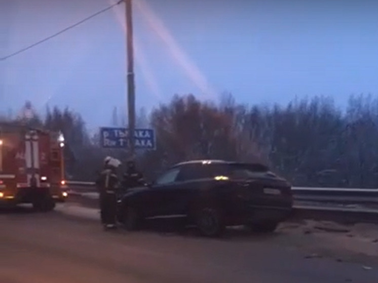 Под Тверью трактор и паркетник попали в аварию