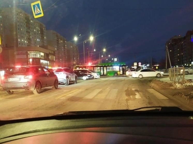 В Курске авария с «Волгабасом» блокировала движение в Северо-Западный микрорайон