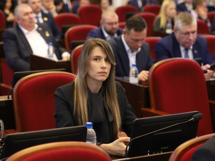 Депутат ЗСК Анна Невзорова побывала на финальном пленарном заседании