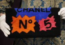 Показ модного дома Chanel в Манчестере едва не был сорван поведением местных жителей, которые всячески пытались нарушить общественный порядок и демонстрировали асоциальное поведение, пишет британская пресса