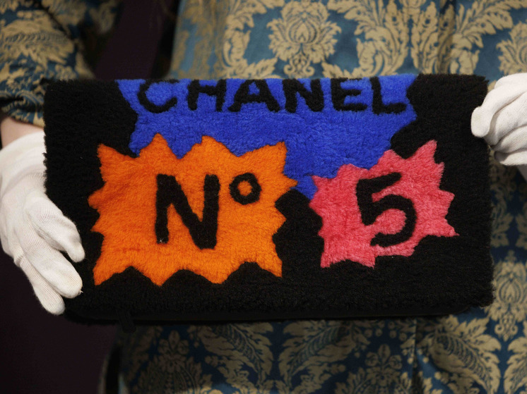Пропалестинские демонстранты попытались сорвать показ Chanel в Британии