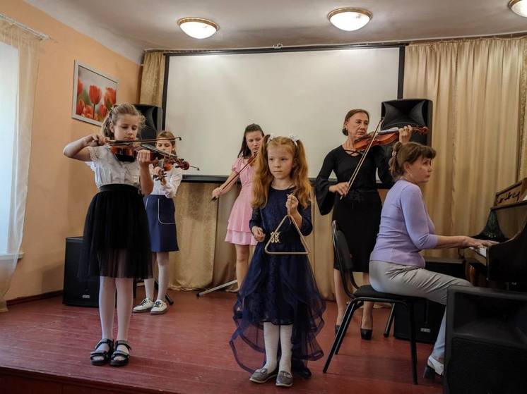 Школы ДНР получили новые музыкальные инструменты на сумму в 30 миллионов рублей