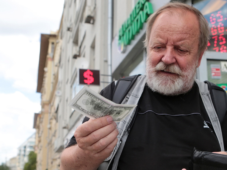 Эксперты РИА Новости пообещали россиянам скорое падение доллара до 90 рублей