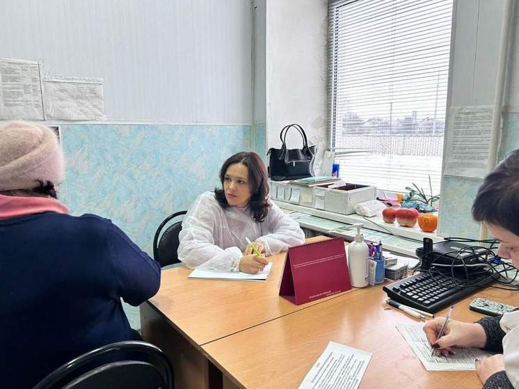 Врачи КОМКБ осмотрели 51 человека на выездном приеме пациентов в Курской ЦРБ
