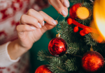Мастер фэн-шуй, астролог Анастасия Горностаева перечислила удачные дни декабря для украшения новогоднего дерева