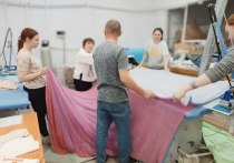 Оренбургские мастера показали, как создавали платок-рекордсмен