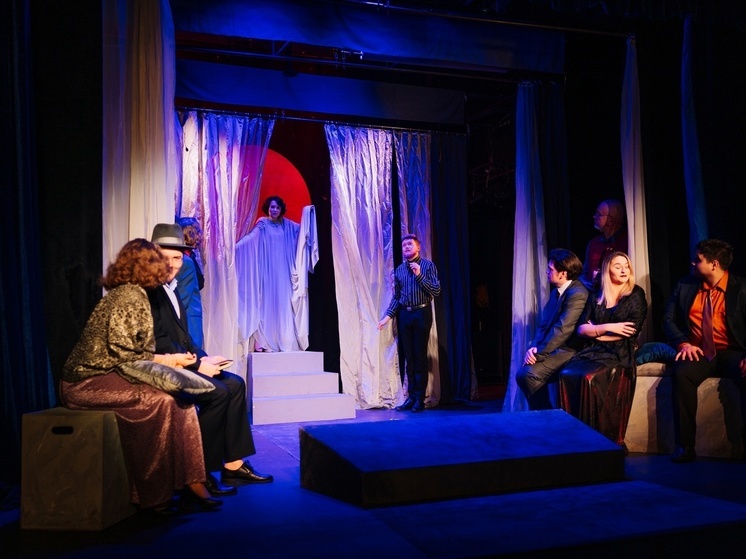 Классика через призму «Зеркала»: смоленский театр продолжает удивлять зрителей