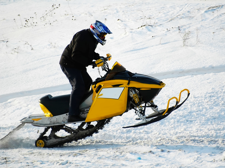 В НАО разрешили движение по тундре на снегоходах