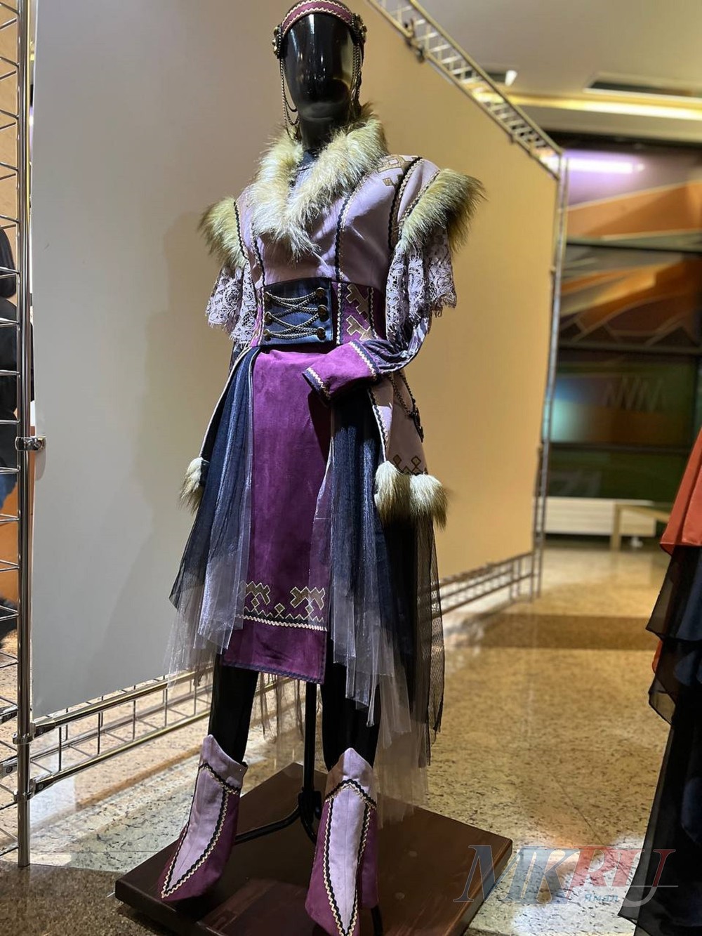 В Салехарде открылась выставка уникальных сценических костюмов: фото нарядов