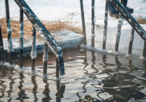 «Ледяной вызов» аномальным морозам, которые установились в Кузбассе, сегодня, 9 декабря, бросили 40 закаленных пловцов из разных городов Кузбасса и Новосибирска