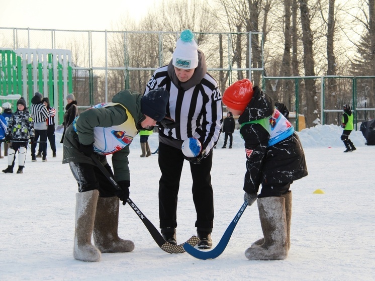 В Тульской области наградили победителей турнира по хоккею в валенках