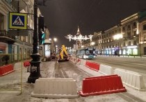 Движение по Невскому проспекту ограничили из-за коммунальной аварии. Специалисты ГУП «Водоканал» уже устраняют нарушение, сообщили в пресс-службе организации.