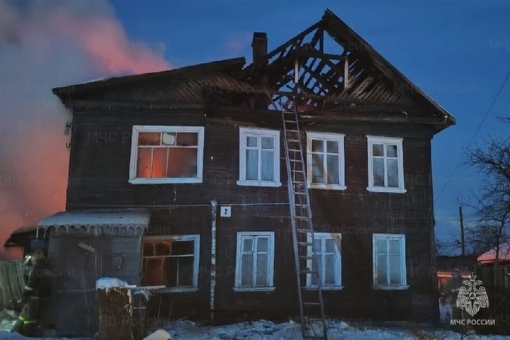В Тверской области больше семи часов тушили многоквартирный дом