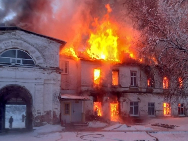 В Архангельской области горела Никольская церковь