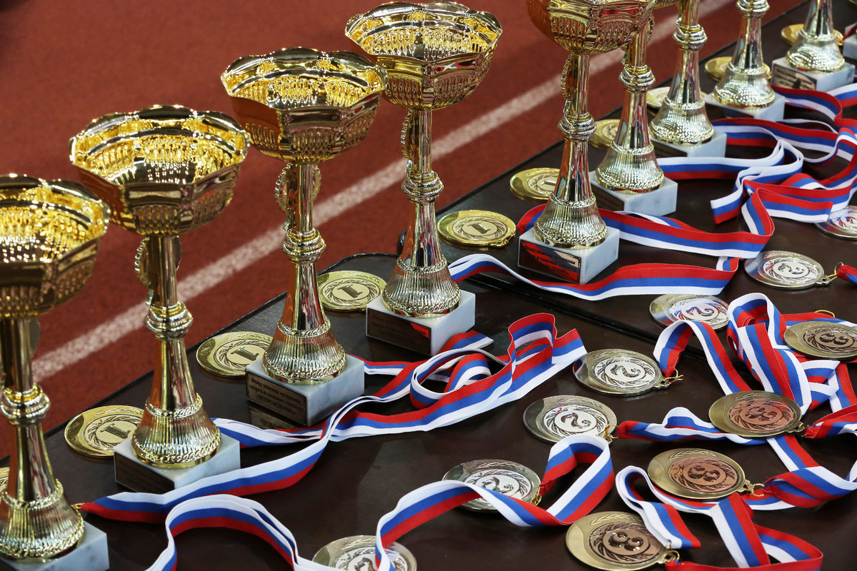 Пауэрлифтеры из Новгорода завоевали больше десяти медалей на чемпионате СЗФО