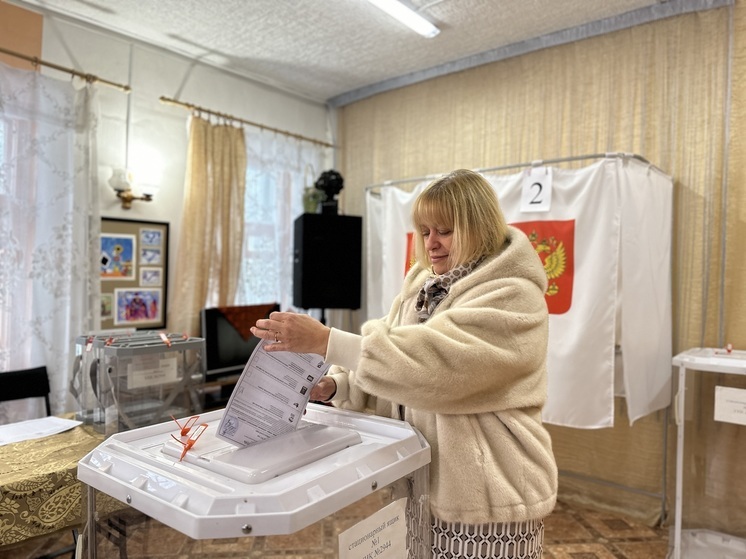 Марина Белова проголосовала на избирательном участке в Серпухове