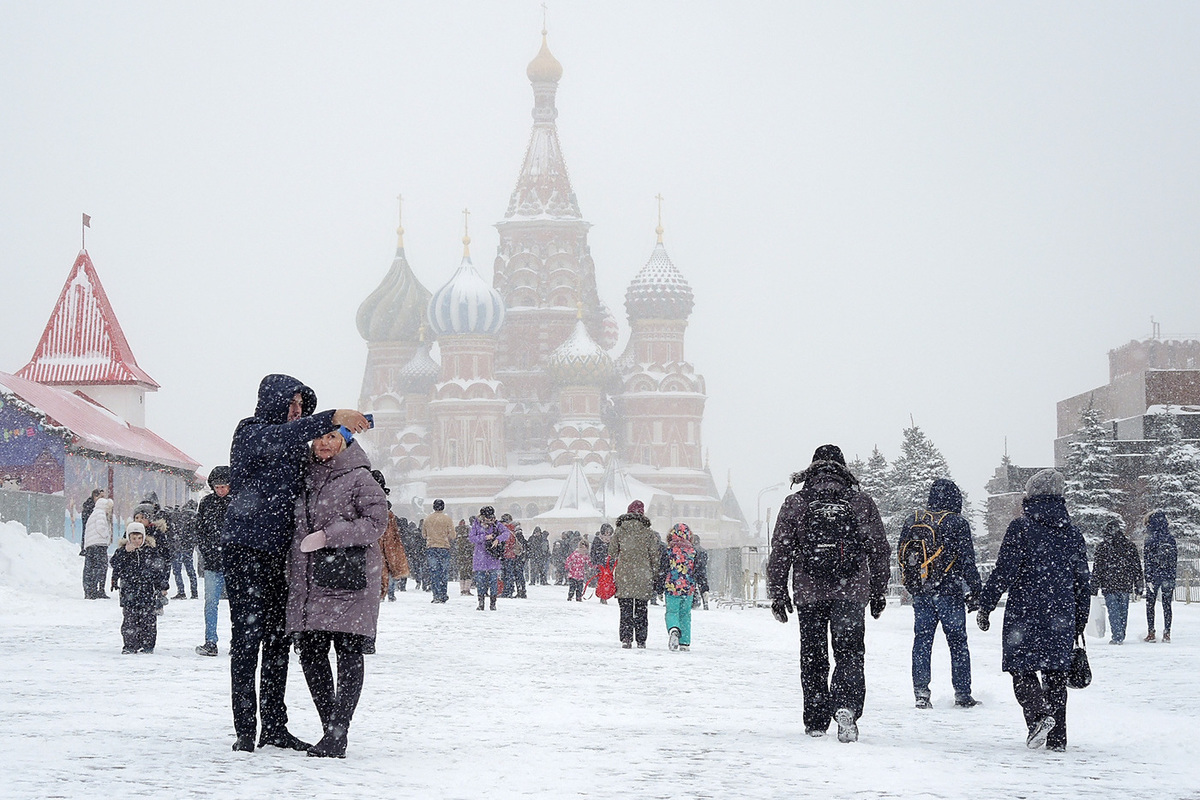 Температура москва река сегодня. Зима в России реальность. Морозы в Москве. Россияне зима. Зима в центральной России.