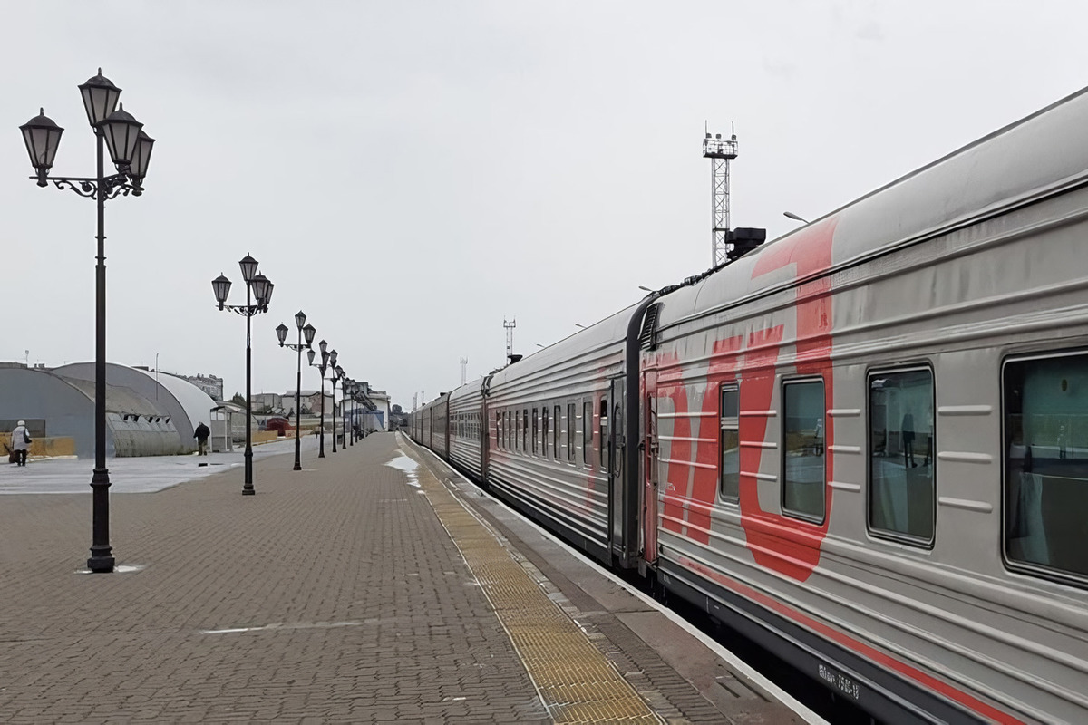 Расписание поезда архангельск карпогоры. Поезд Архангельск Карпогоры. Орлан поезд Архангельск. Электричка Архангельск Карпогоры. Железная дорога Архангельск Карпогоры.