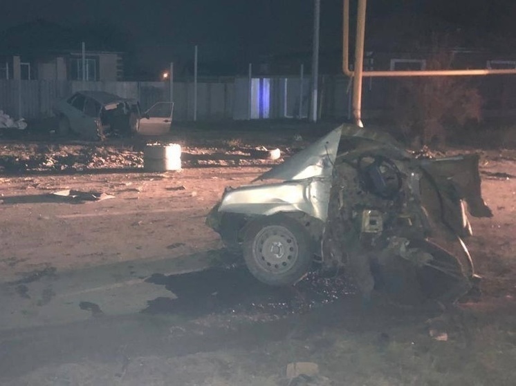 Водитель и пассажир ВАЗа пострадали в жутком ДТП под Азовом