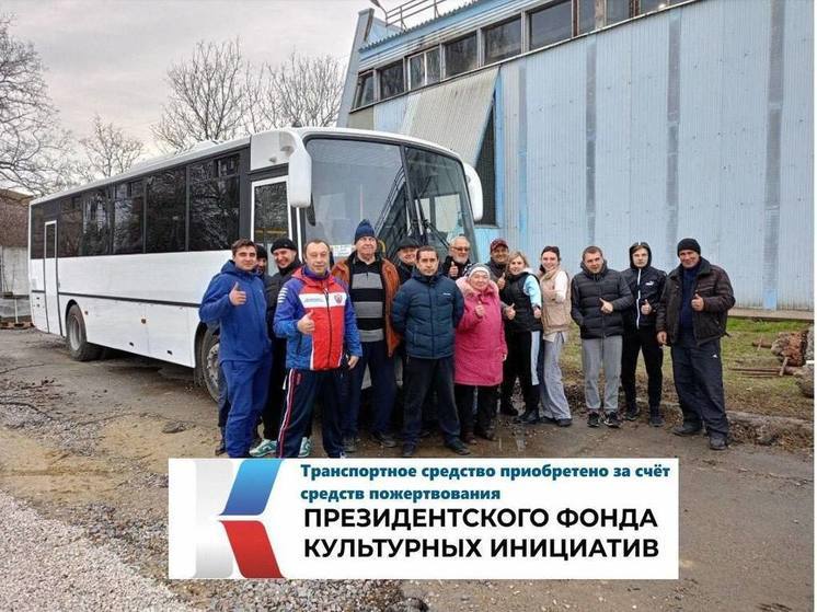 В детско-юношескую спортивную школу Геническа привезли новый автобус