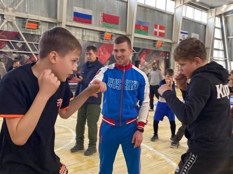 Чемпионы мира и России по единоборствам провели мастер-класс на Херсонщине