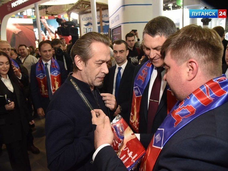 Владимир Машков посетил экспозицию ЛНР на выставке-форуме “Россия”