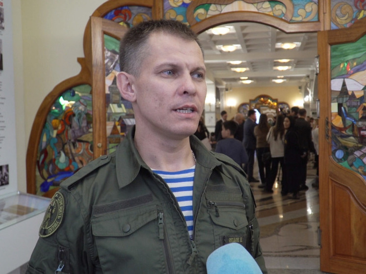 Алексей Цыденов показал военного из Бурятии в зоне СВО и на сцене театра
