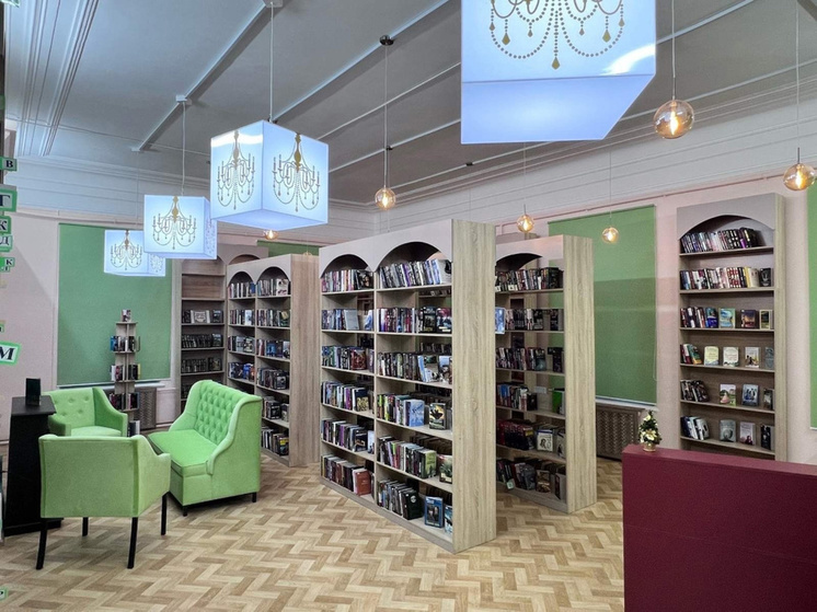 Старейшая на Урале Чердынская библиотека получила книги, сенсорную технику и электрокамин