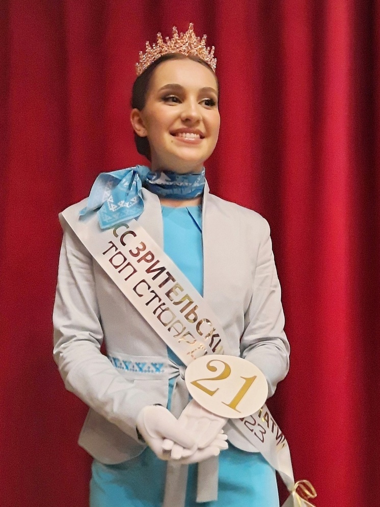 Бортпроводница АК «Ямал» взяла титул «Мисс зрительских симпатий» в конкурсе самых красивых стюардесс