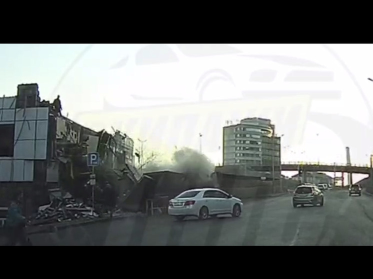 Part of a building collapsed in Vladivostok, representatives of the mayor's office went to the scene
