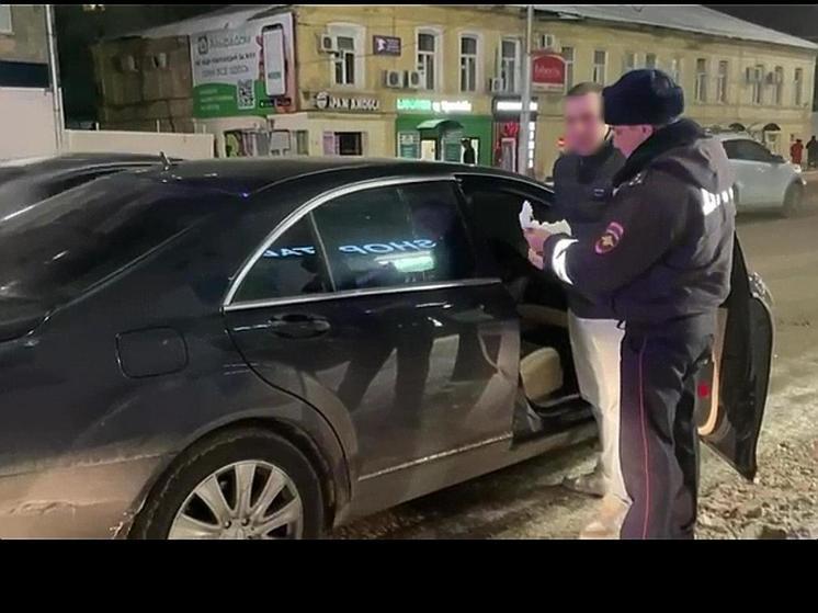 Полиция наказала водителя, устроившего дрифт вокруг елки на Театральной площади