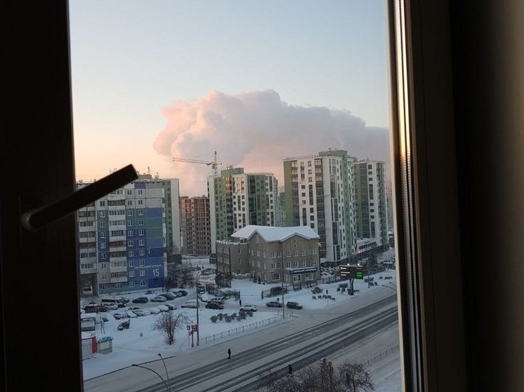 Возникший в воздухе столб густого пара озадачил кемеровчан