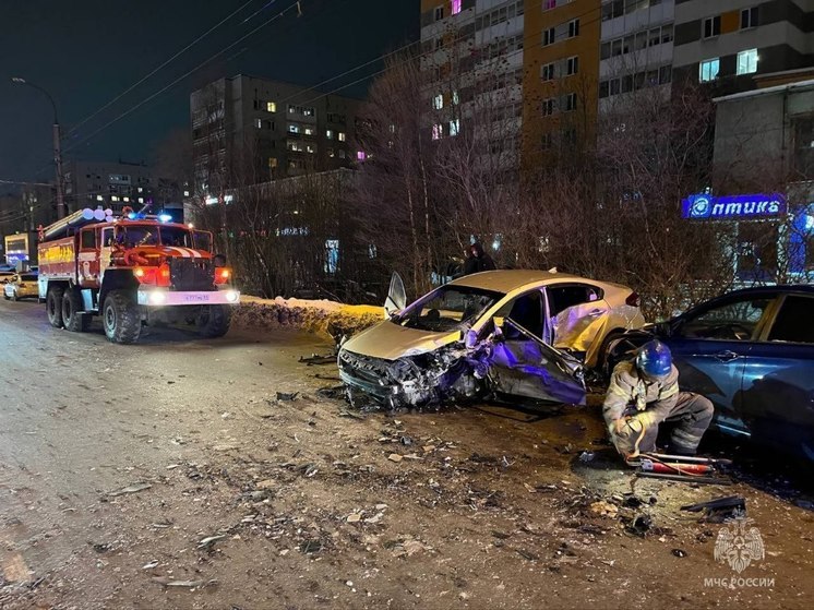 Два человека пострадали при ДТП на Кольском проспекте в Мурманске