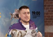 Российский актер и стендап-комик Александр Незлобин продал свою квартиру в центре Москвы, чтобы как-то выжить в США