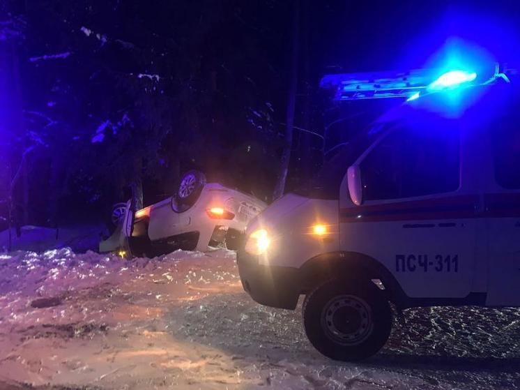 Иномарка перевернулась на бетонке в Подмосковье