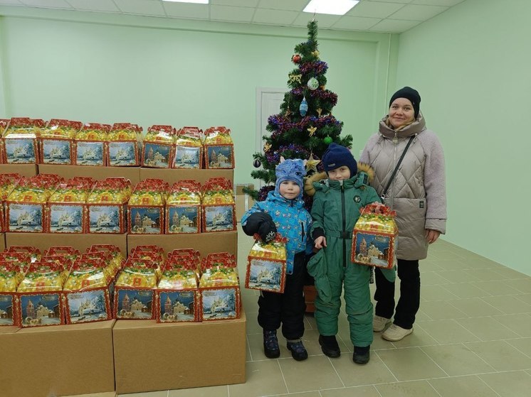 В Тверской области детям раздадут больше 50 тысяч сладких новогодних подарков