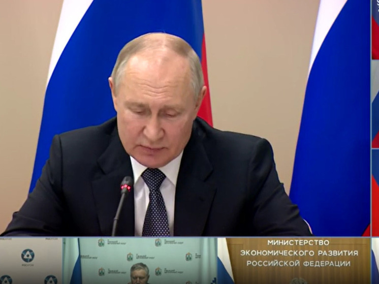 Владимир Путин проводит совещание по развитию опорных населенных пунктов АЗРФ