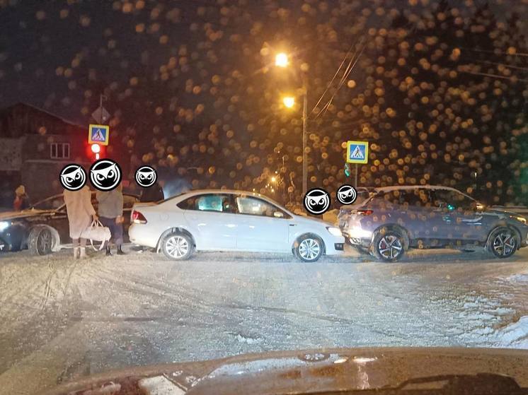 Вечером в Пензе произошло ДТП на перекрестке улиц Лермонтова и Красной