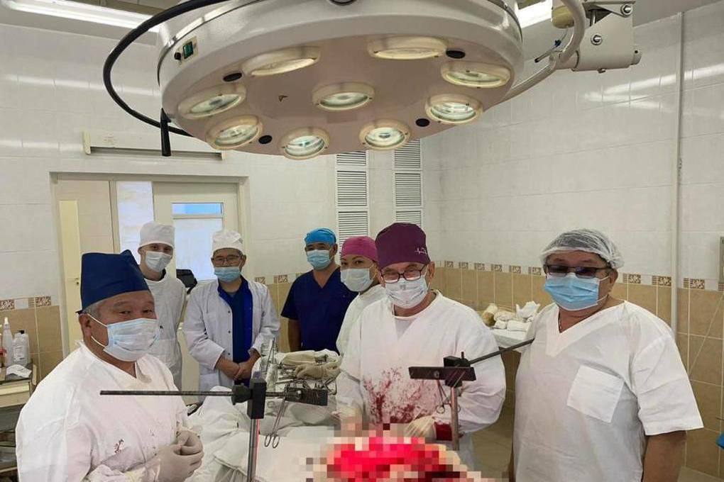 В районе Калмыкии хирурги из Москвы и Астрахани проводят сложные хирургические операции