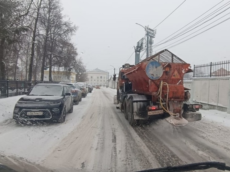 Власти разработали план передвижения по снежным кировских дорогам