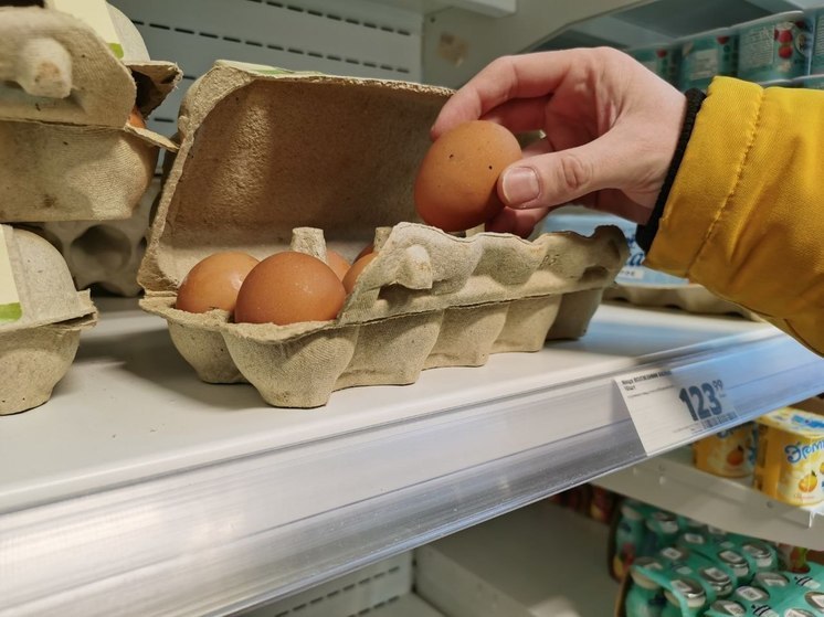 Во всем виноваты яйца: во сколько псковичам обойдется новогодний стол в 2023 году