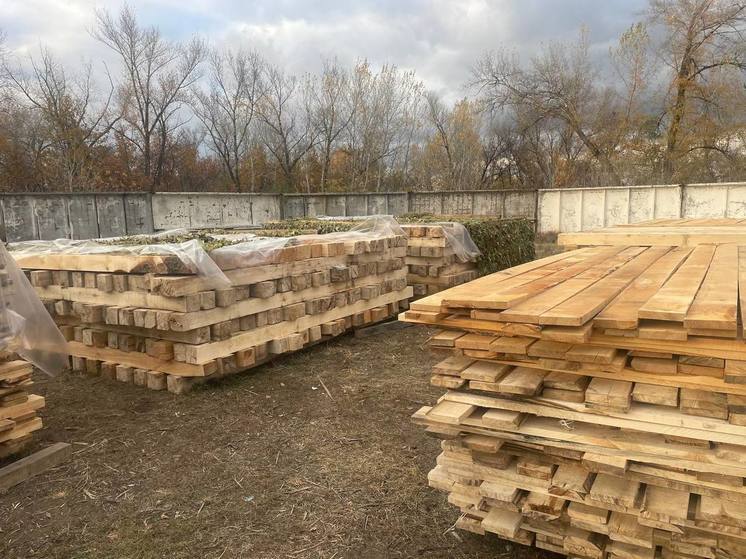 Бойцы СВО поблагодарили Новосибирскую область за груз древесины для блиндажей